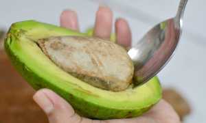 Как правильно чистить авокадо: полезные советы