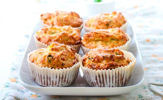 Диетические творожные кексы с кабачком и зеленью