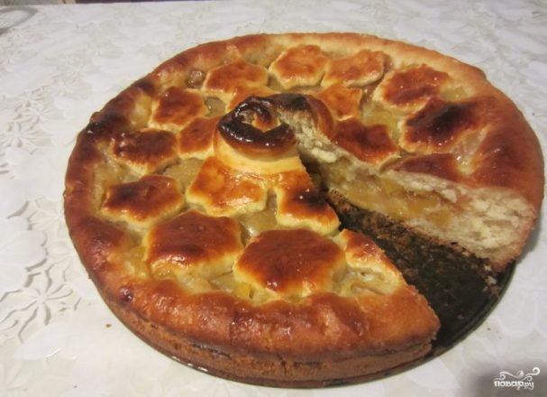 Дрожжевой яблочный пирог