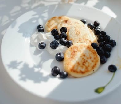 Как приготовить сырники из творога — 12 простых рецептов