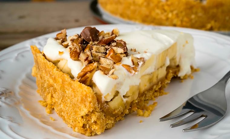 Кусок бананового пирога Баноффи