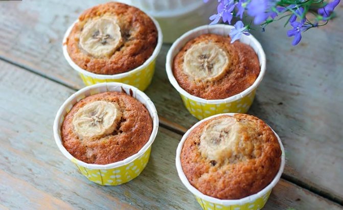 Маффины с бананом и орехами