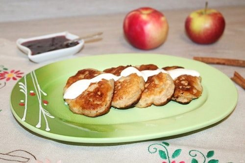 оладьи с яблоками на кефире рецепты-min