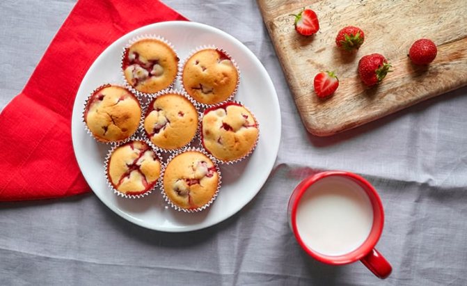 Овсяные мяффины на кефире с ягодами