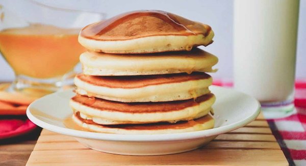 Панкейки без молока. Рецепт без кефира, яиц, разрыхлителя с бананом, какао, содой на воде, рисовой, овсяной муке