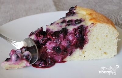 Пирог с черникой и сметаной