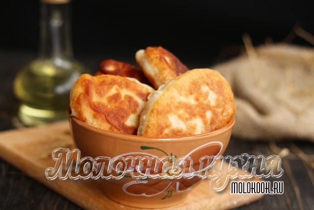 /Пышные жареные пирожки из дрожжевого теста
