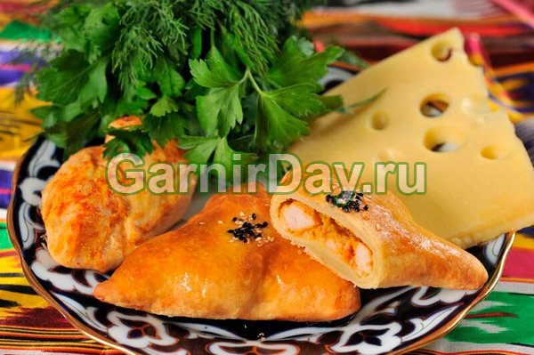 Самса с курицей и сыром