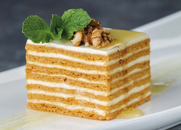 Торт Медовик – как приготовить вкусный медовый торт и как его красиво украсить