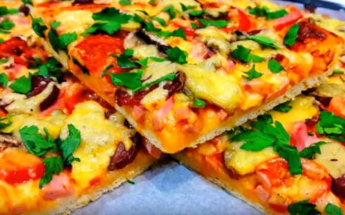 Вкусная домашняя пицца с вареной колбасой