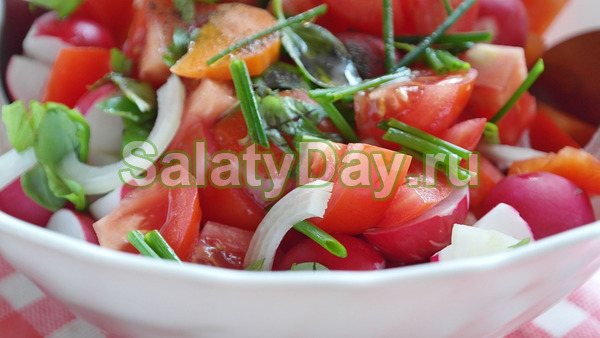 Овощной салат с растительным маслом и овощами для гурманов и в дни постов